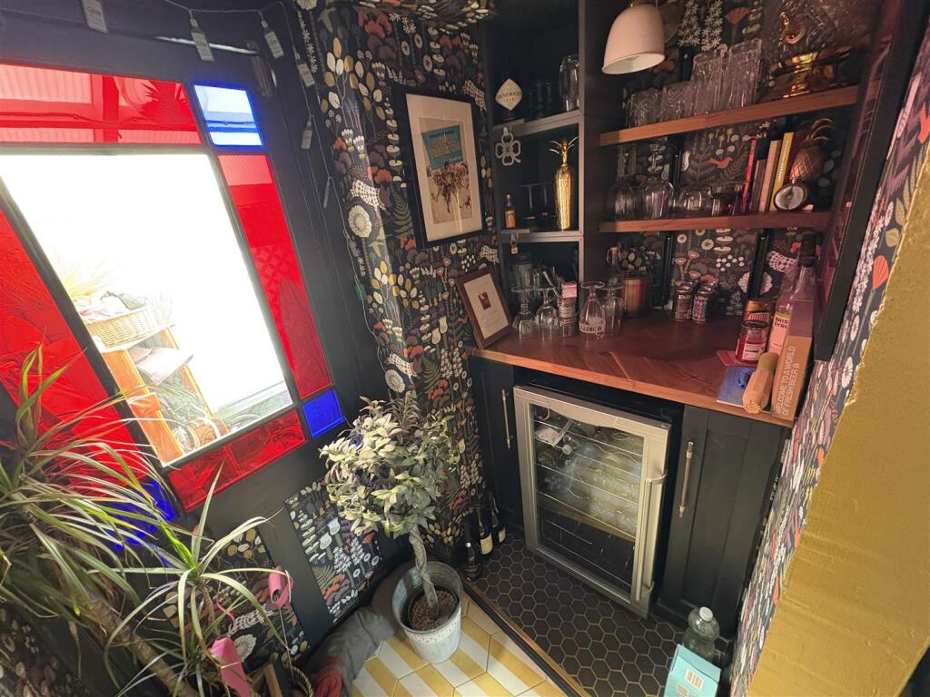 Bar..jpg