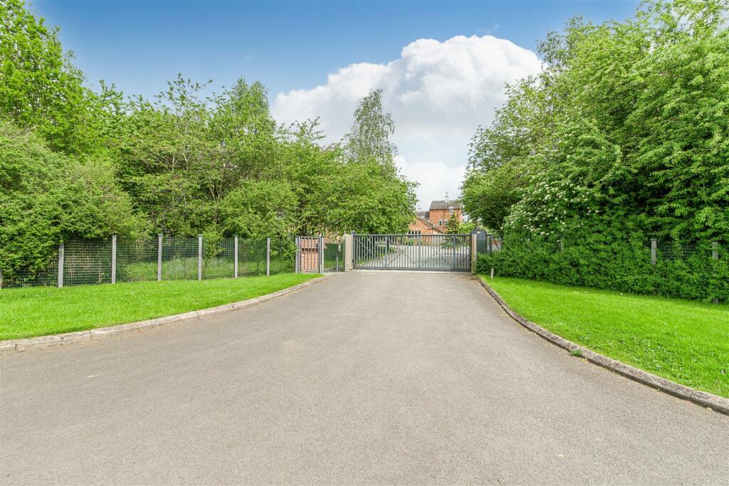 3 Poplars Yard, Shuttington