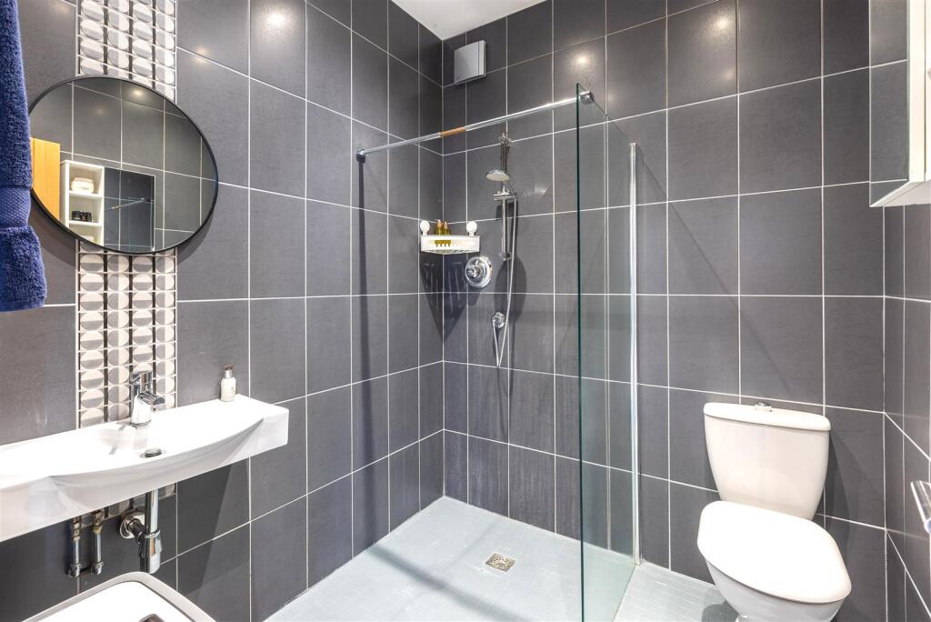 19 - Wet Room.jpg