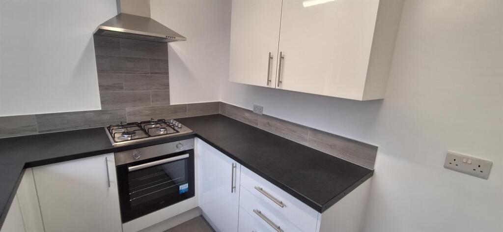Kitchen 2.jpg