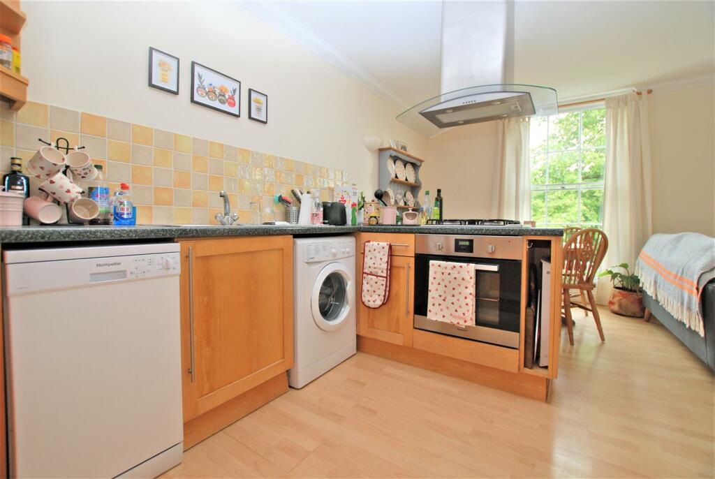 Kitchen2.jpg