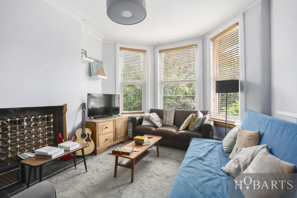 Two-bedroom Ground Floor Edwardian Maisonette wit