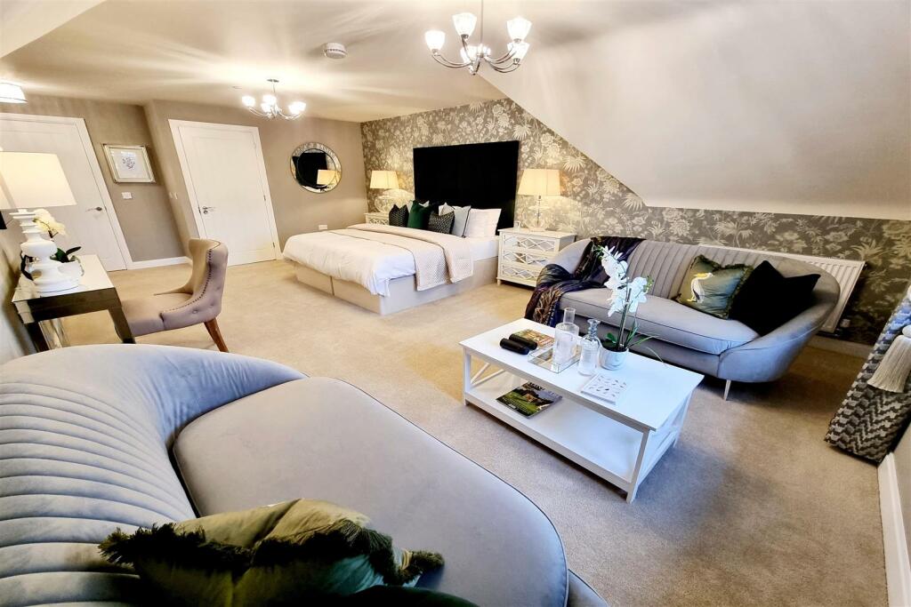 TOP FLOOR 2 BED FLAT