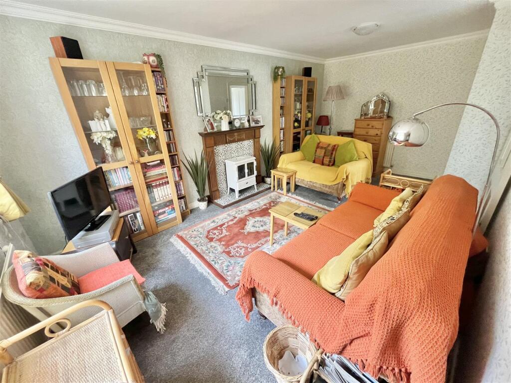 Lounge 2