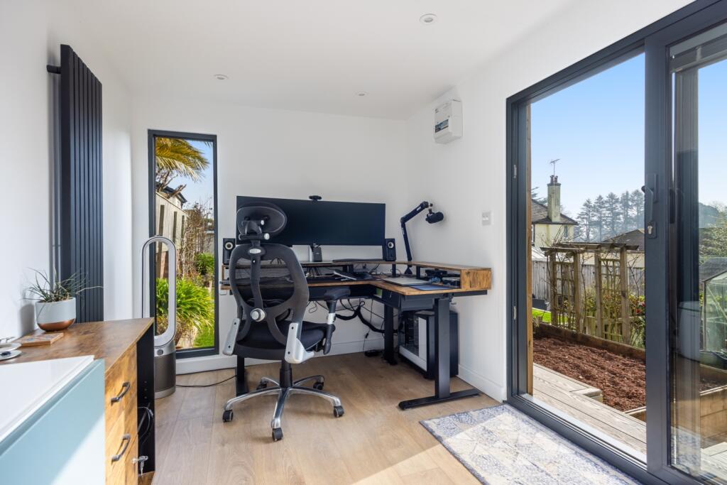 A40 - 20 Laura Grove Paignton - 250305