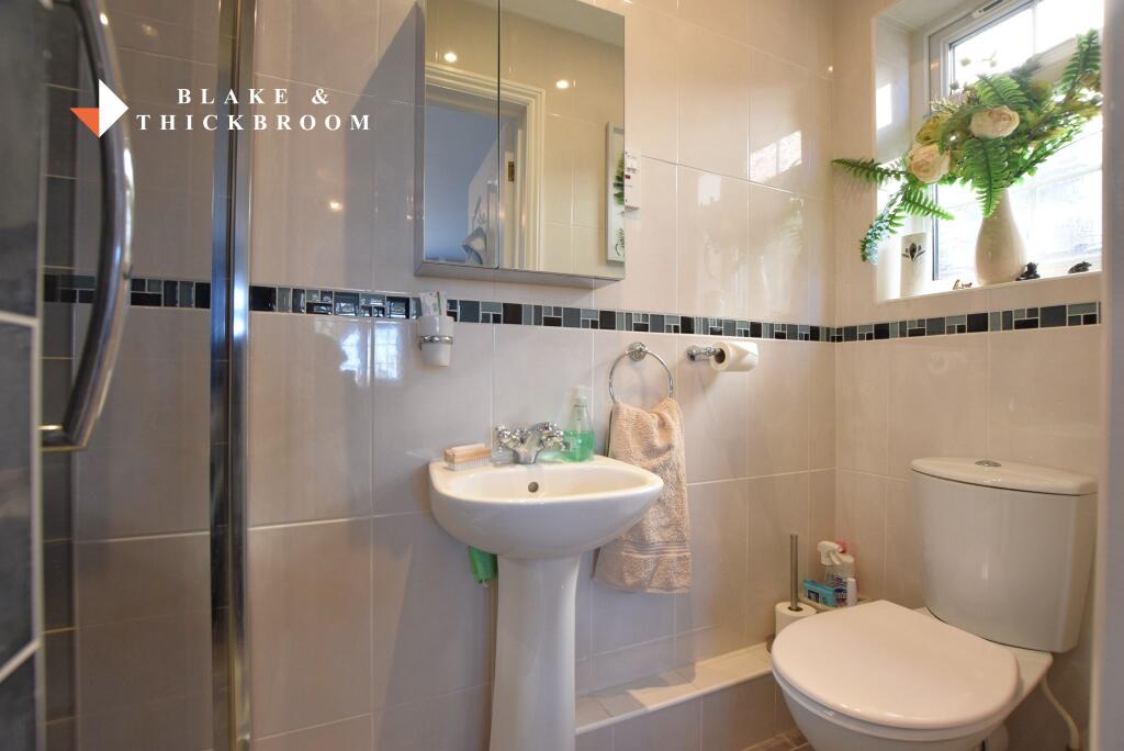 EN SUITE SHOWER ROOM