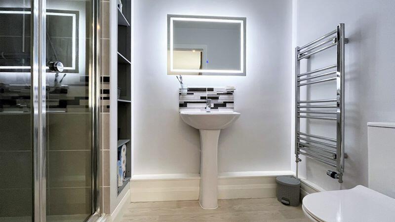 En-Suite to Bedroom 1