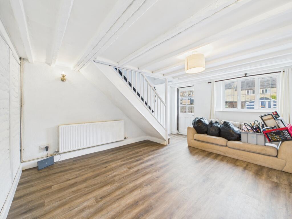 CAM01721G0-PR0103-STILL002