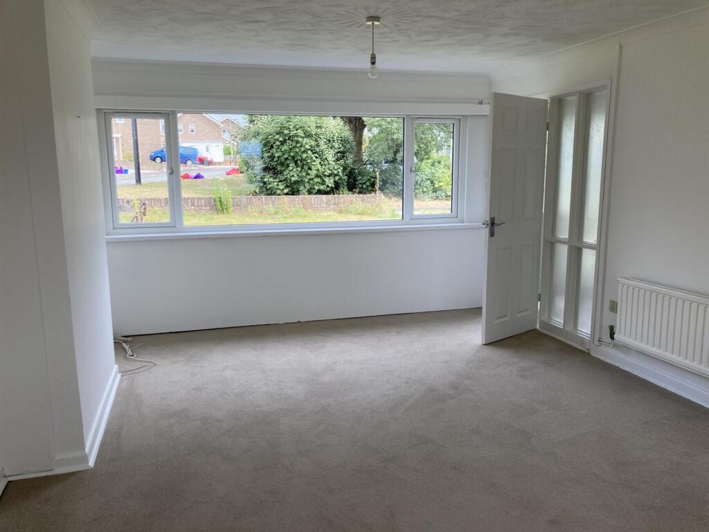 Living Room 2.jpg