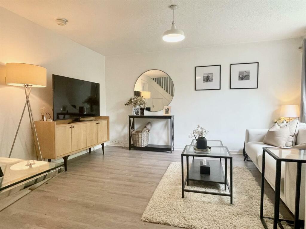 Living room 1.jpg
