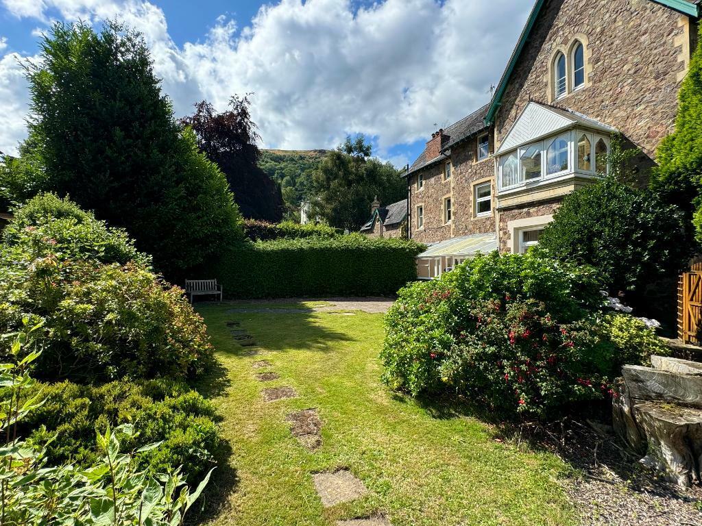 Lovely south facing garden