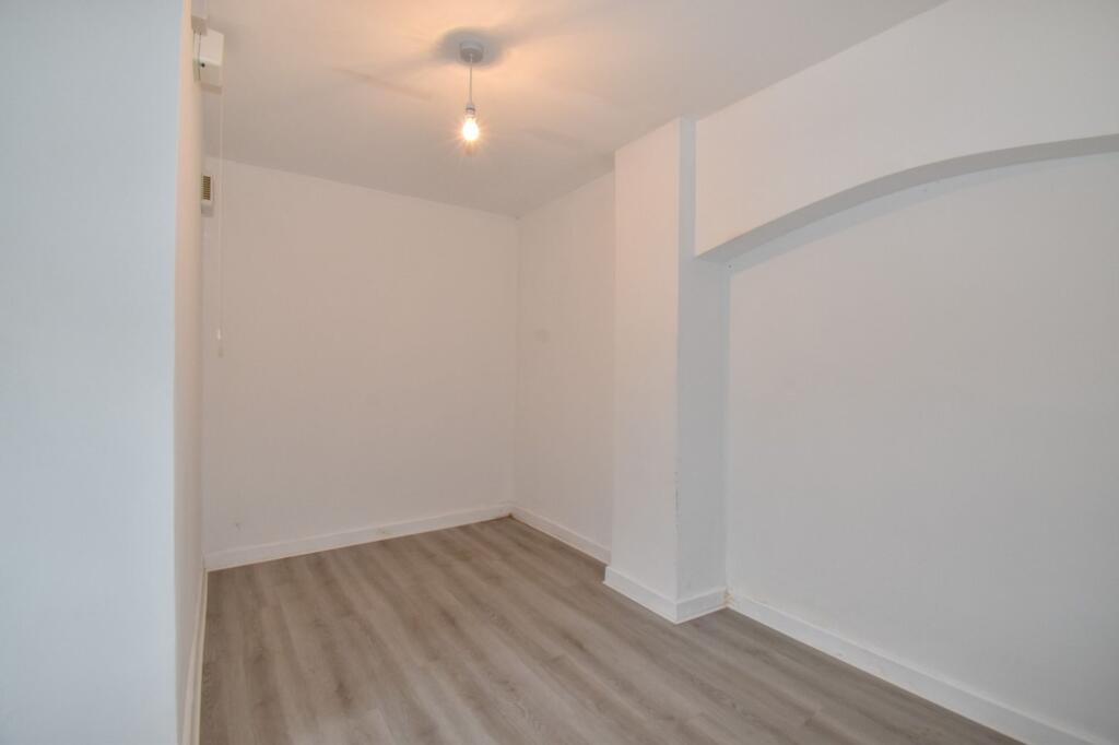 Ground floor flat (rear bedroom)