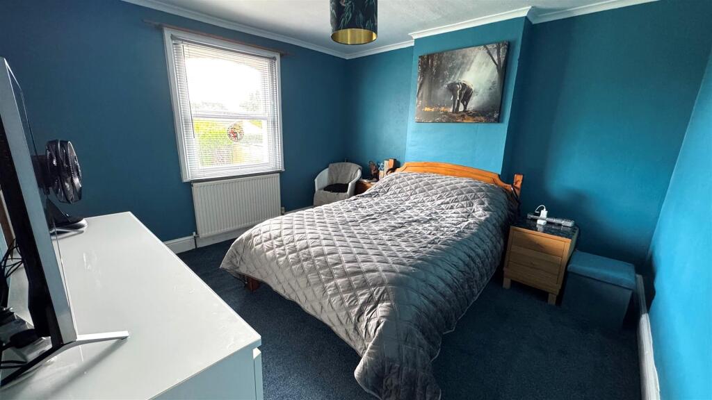 Bedroom One (2).jpg