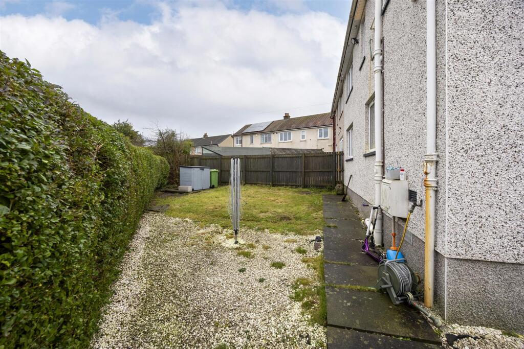 4_ALDER_AVE_LENZIE_006.JPG