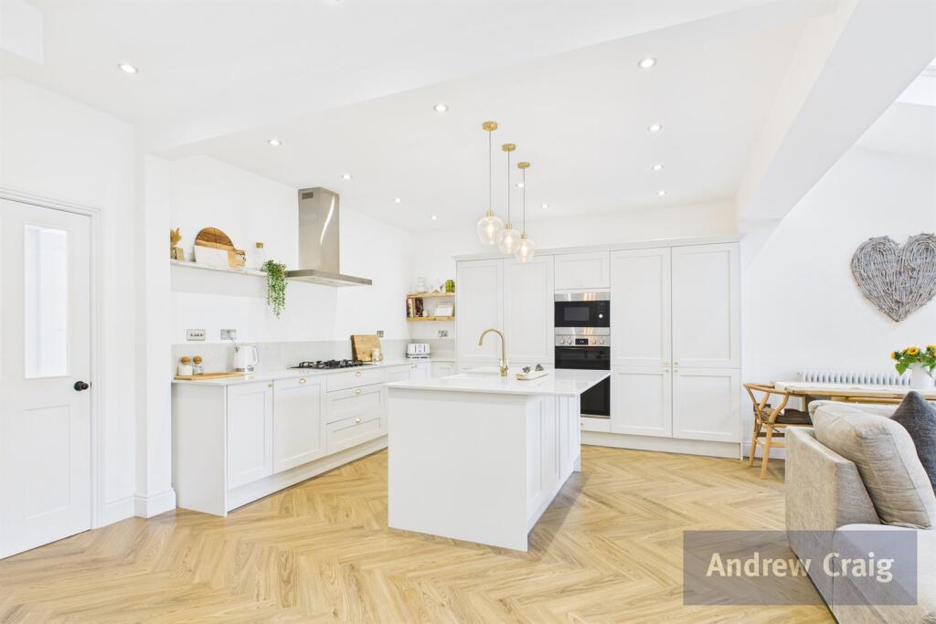 Kitchen/Living/SunRo