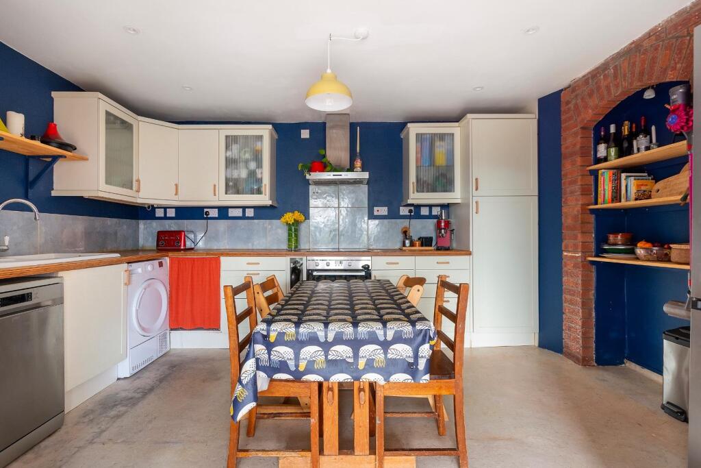 4D7RWH - Kitchen C.jpg