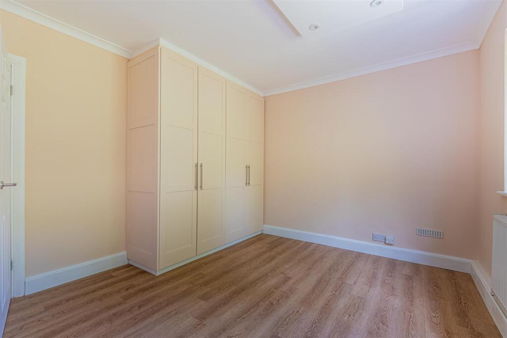 Carisbrooke Way 13a-10.jpg