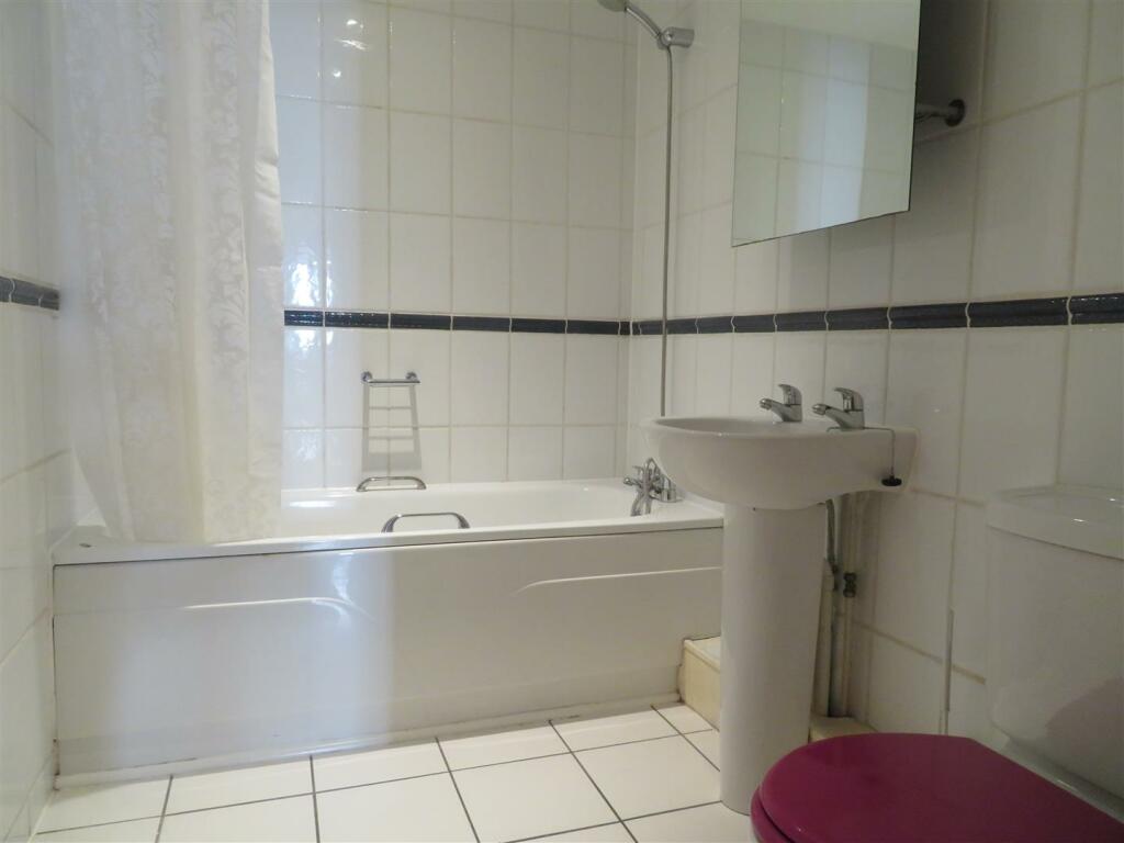 9 Kings House Bath.JPG