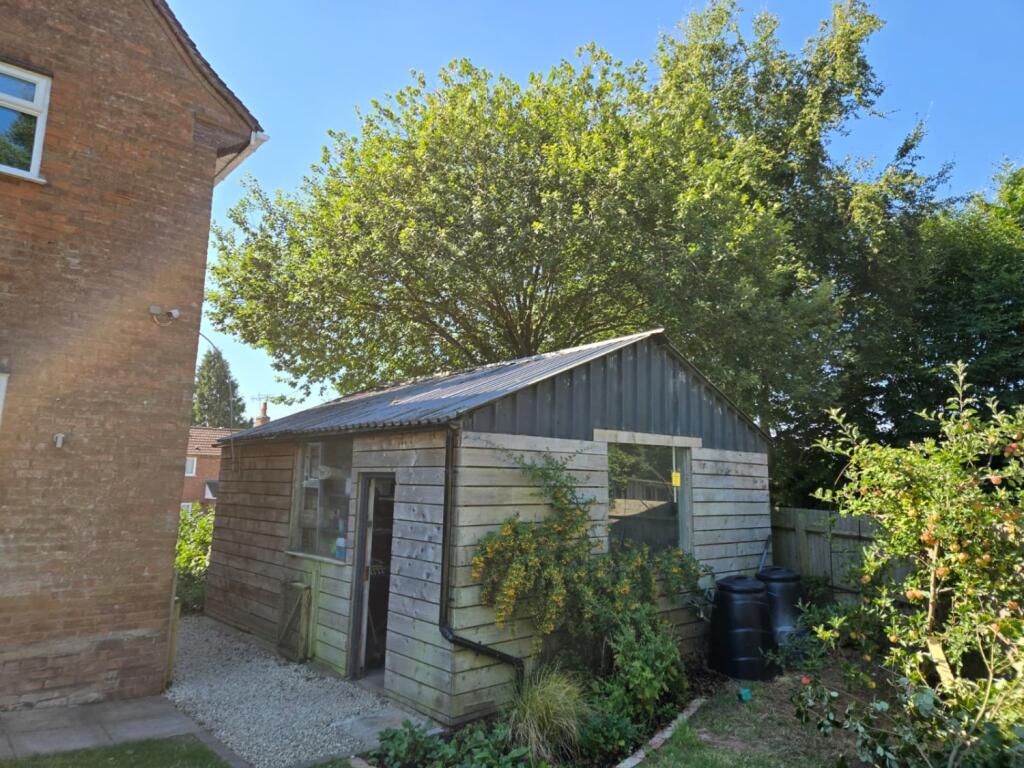 Hall Close Stoneleigh - Garden 