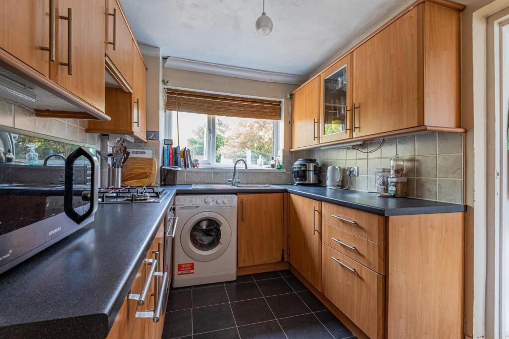 30 glendale kitchen 2.jpg