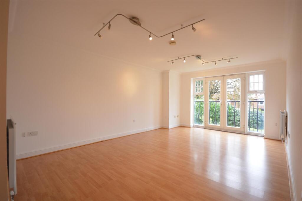 LOUNGE .jpg
