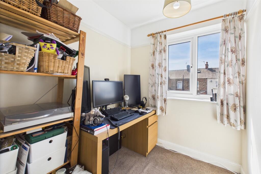 CAM03162G0-PR0253-STILL012