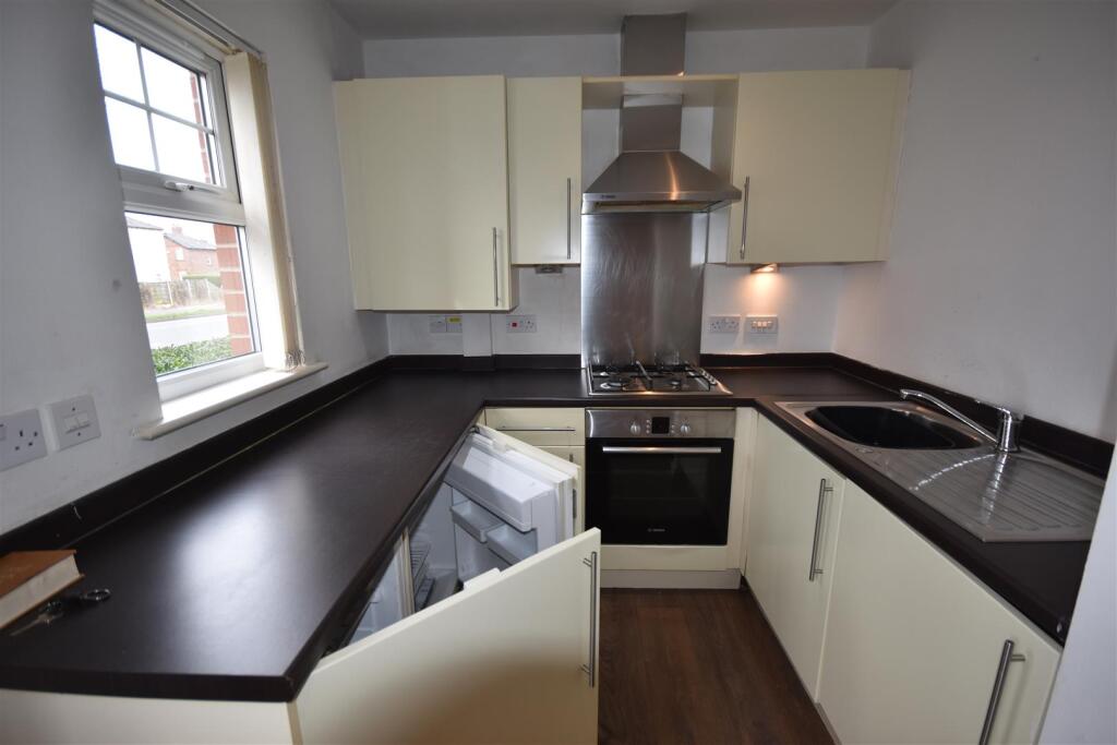 OPEN PLAN LIVING/KITCHEN