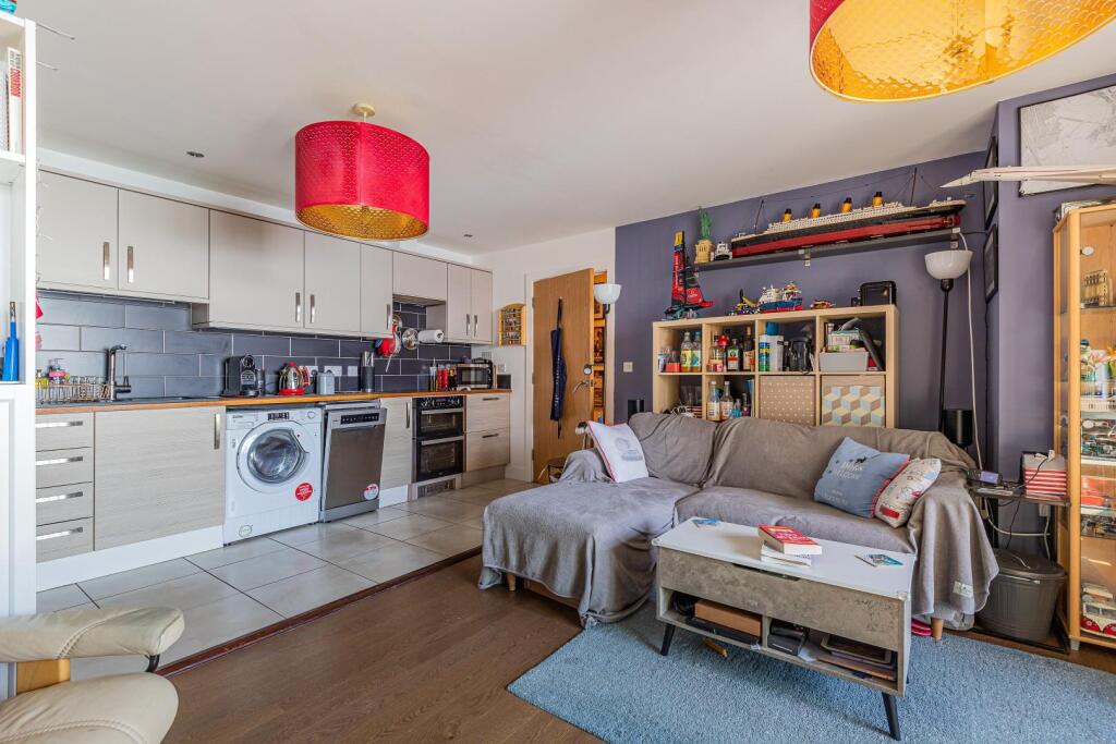 Lounge Kitchen