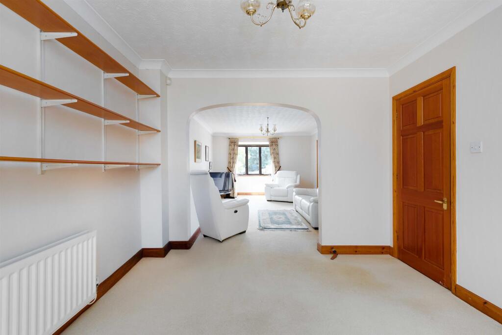 12 Manor House Close, Rugby (6).jpg