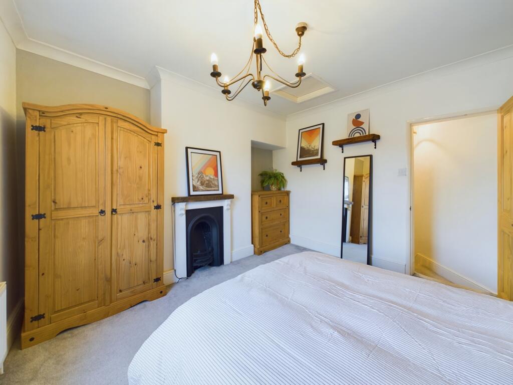 CAM03162G0-PR0183-STILL013