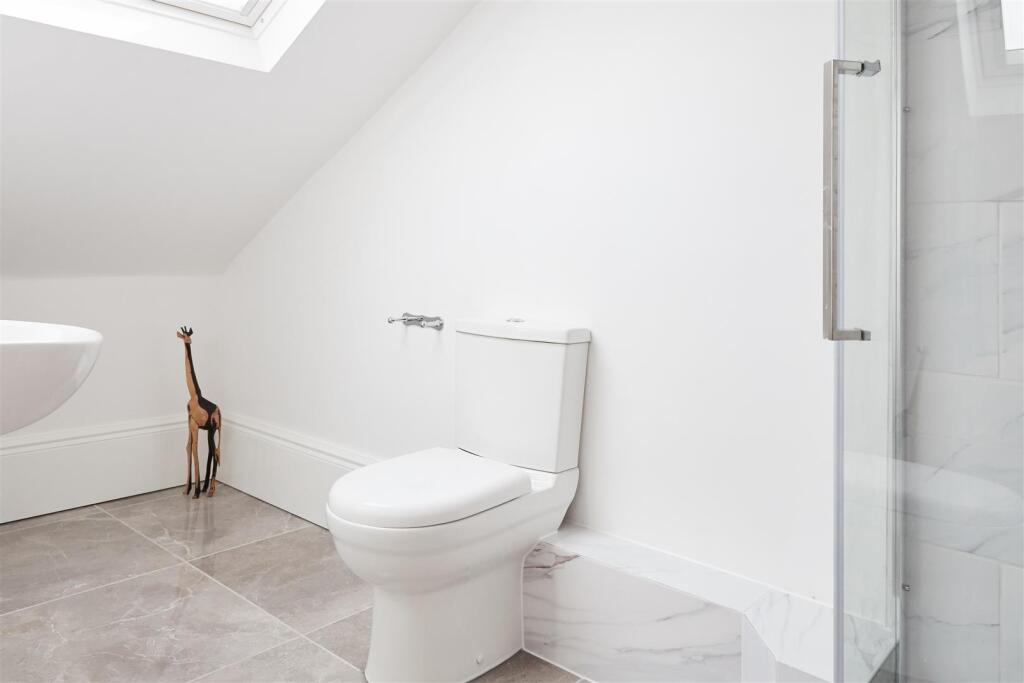 H - loft en-suite.jpg