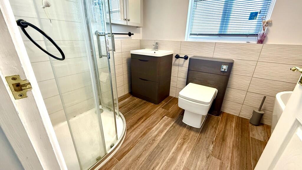En-Suite (View 2)