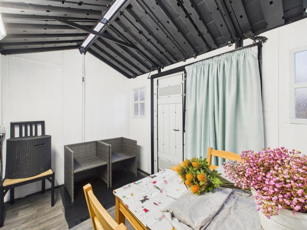 CAM03729G0-PR0197-STILL017