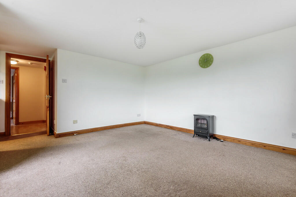 Spacious Lounge 