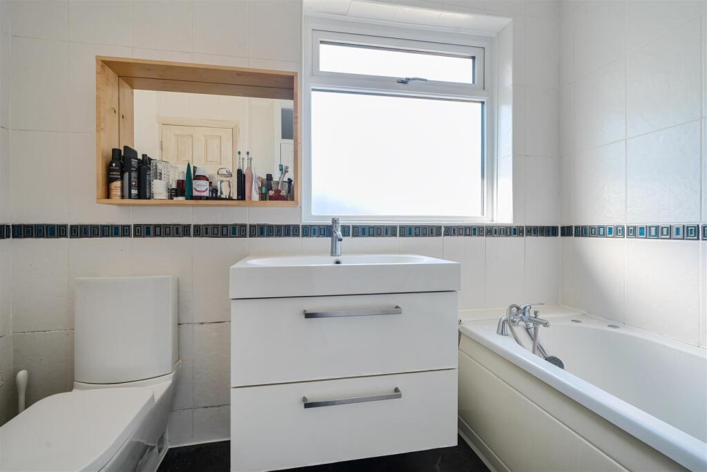 17-6822259d81d06-1290452-ARW-17 .jpg