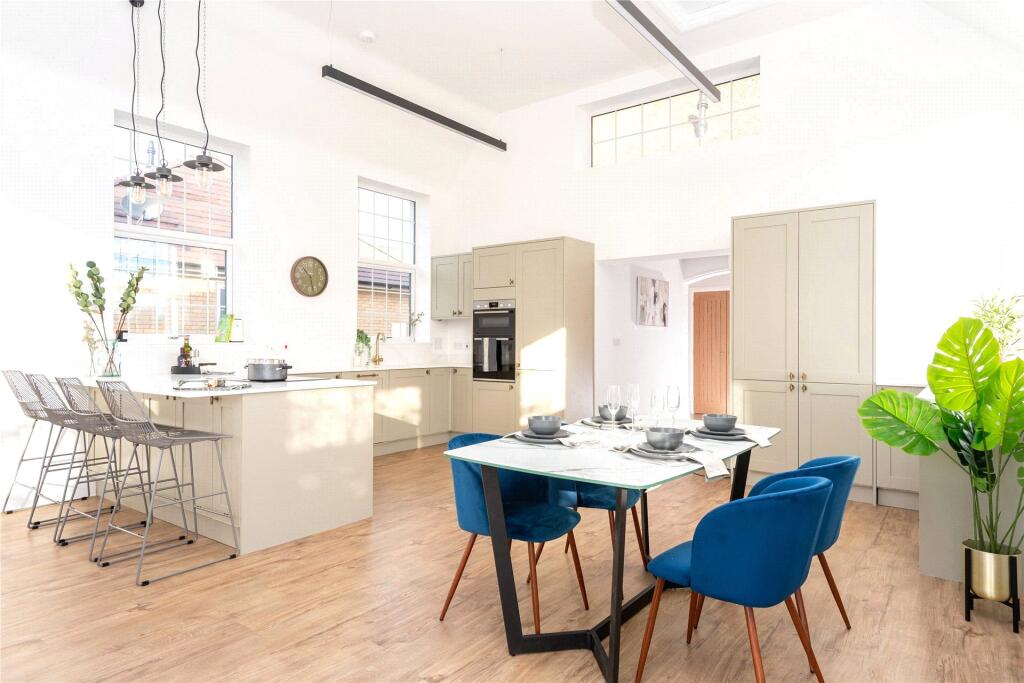 Kitchen/Dining Area