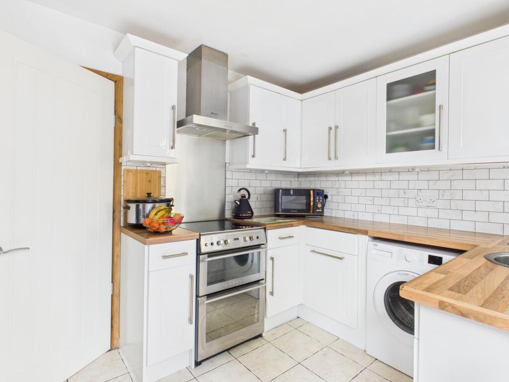 CAM03729G0-PR0163-STILL010