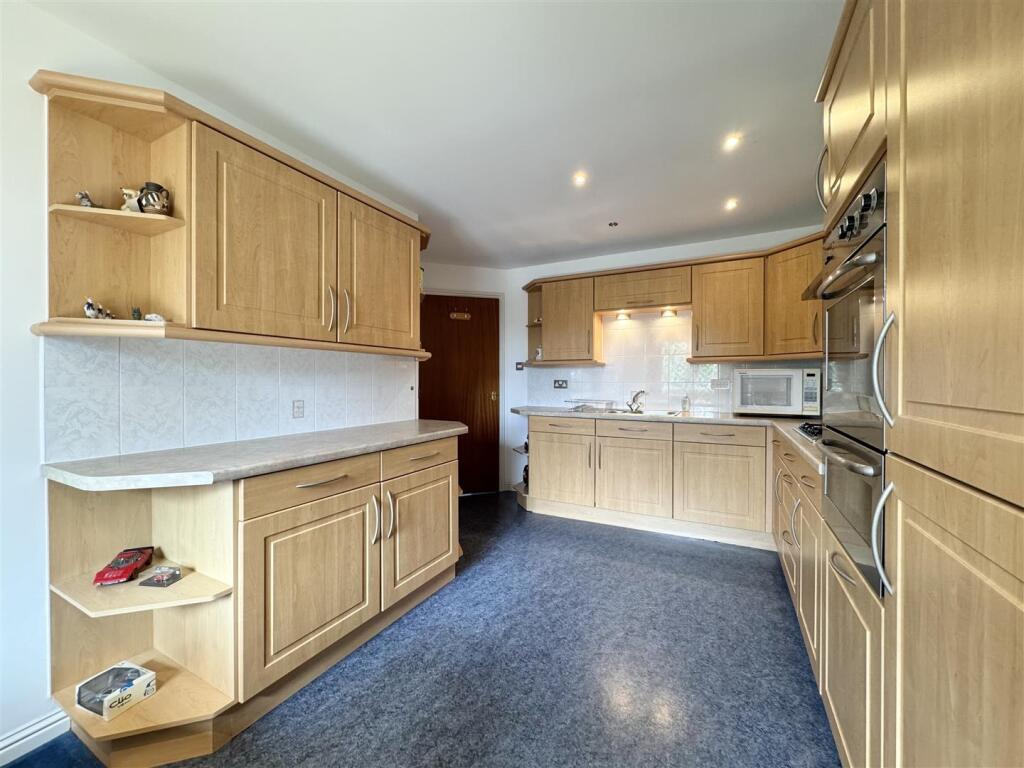 Kitchen/Dining
