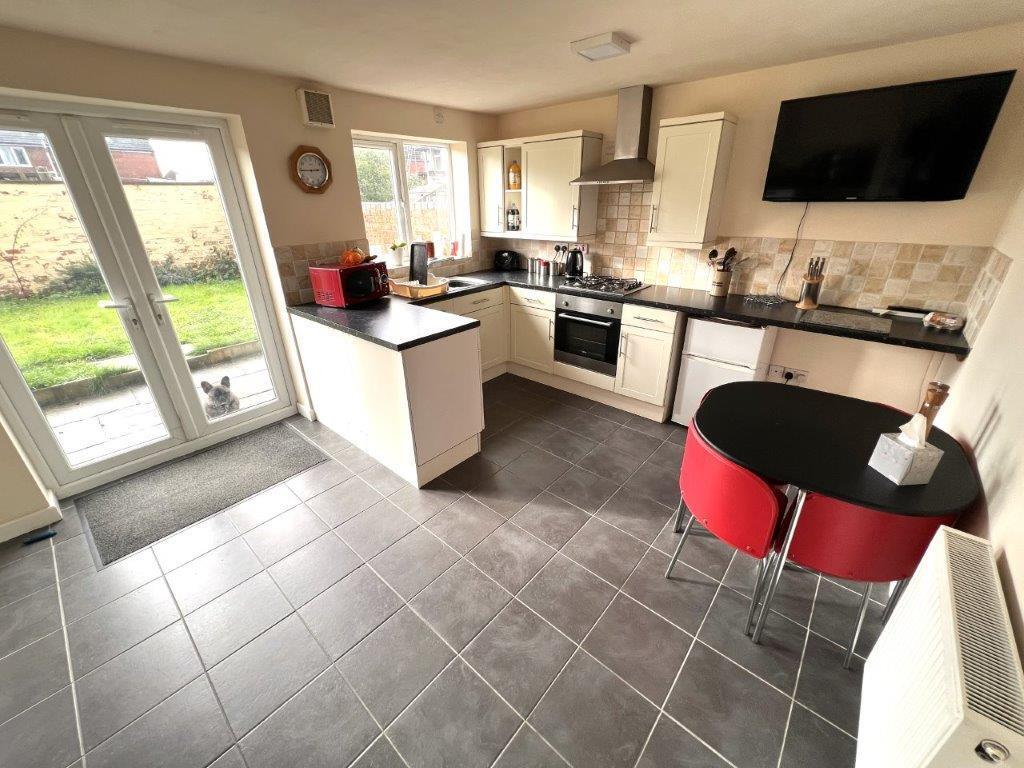 kitchen 2.jpg