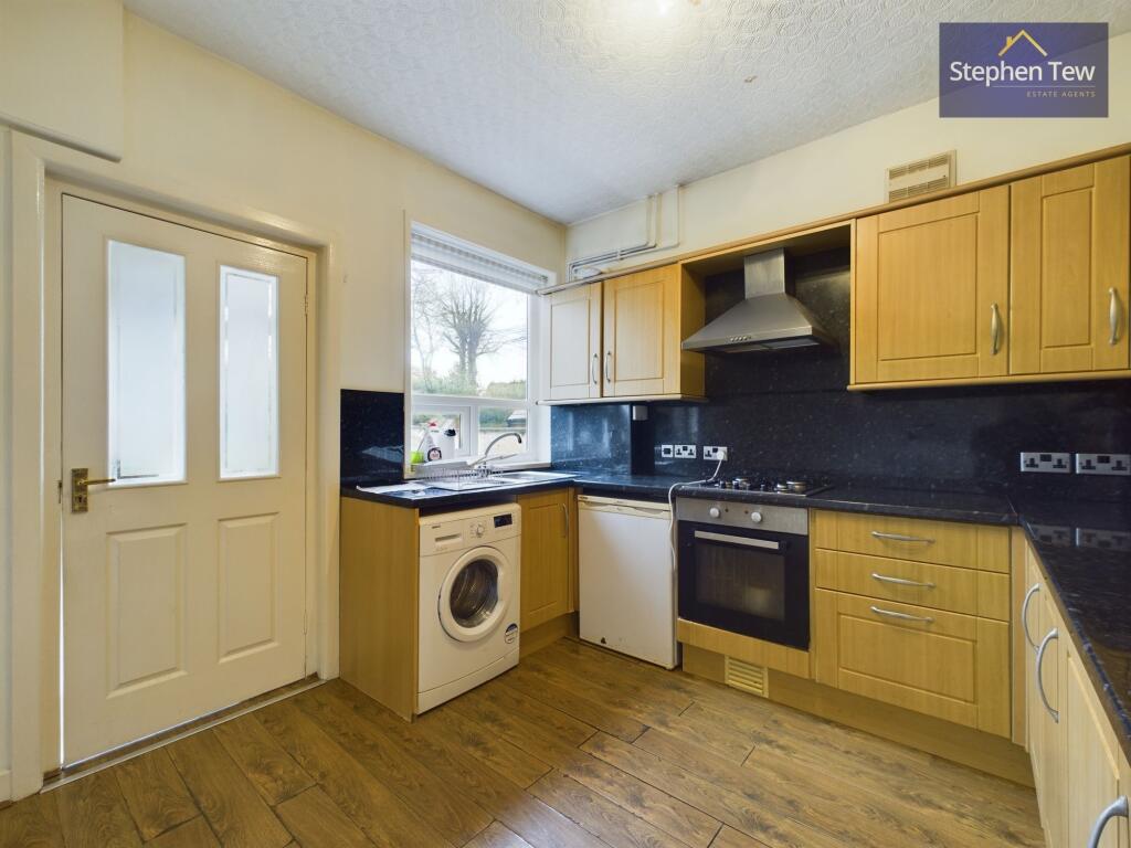 Kitchen/ Dining Room