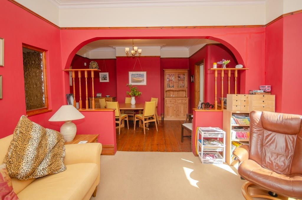 Living room pic 3.jpg