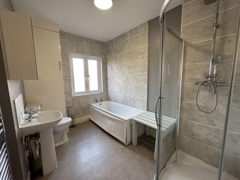 Bath/shower room