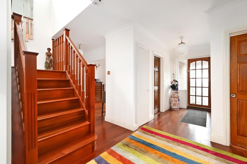 27 The Droveway BN3 (16).jpg