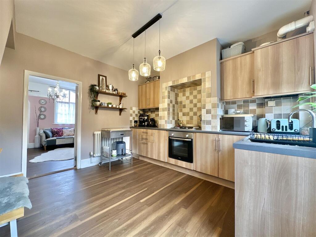 KITCHEN &amp; DINER