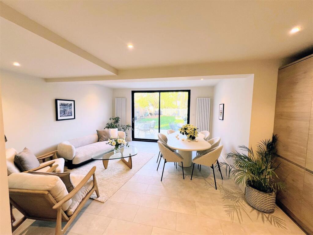 3 -558 Open Plan Living.jpg