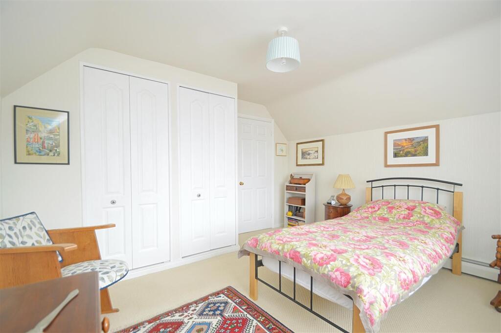 Bed3b.jpg