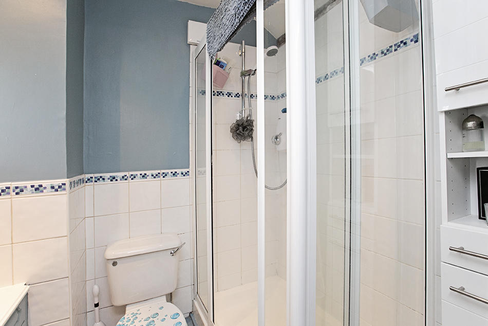 Shower ensuite
