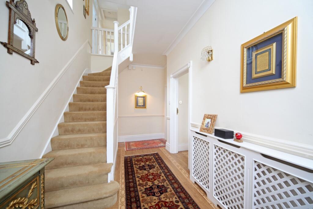 9 Dukes Avenue 12...