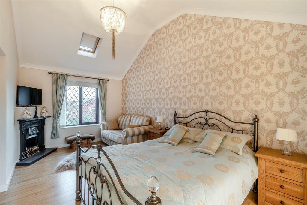 8576940-interior42.jpg