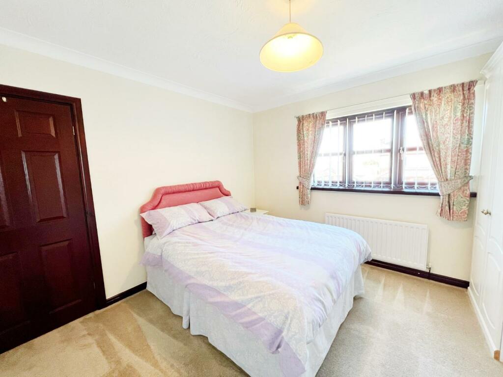 Bedroom 1 pic 2.jpg